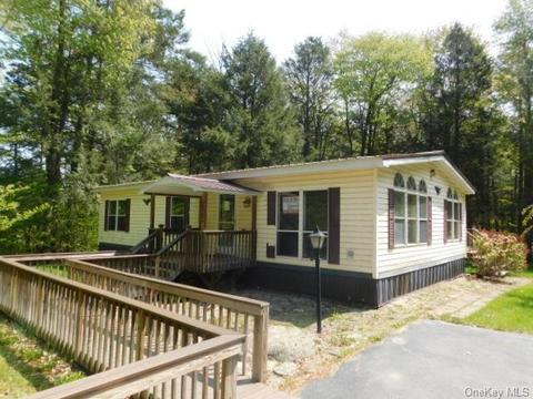 630 Braden Rd, Greenfield Park, NY 12435