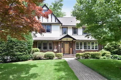35 Brookside Cir, Yonkers, NY 10708