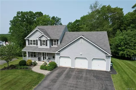 46 Ramblewood Dr, Newburgh, NY 12550