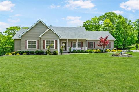 20 Dot Calm Dr, Mount Hope, NY 10963