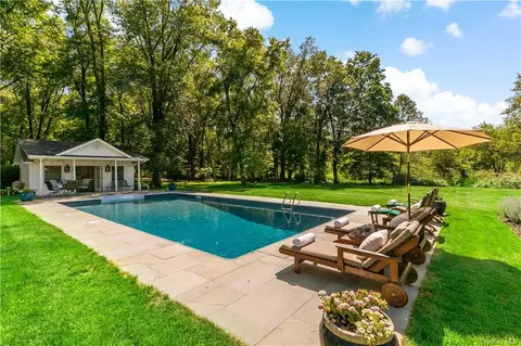 590 Guard Hill Rd, Bedford, NY 10506