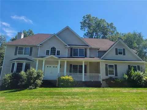 4 Seacord Dr, Hamptonburgh, NY 10916