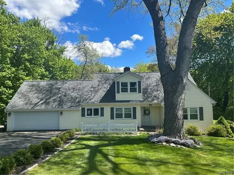 40 Midland Ave, Woodbury, NY 10917