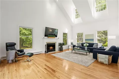 84 Salem Rd, Pound Ridge, NY 10576