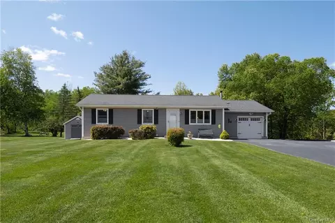 8 Sean Dr, East Fishkill, NY 12533