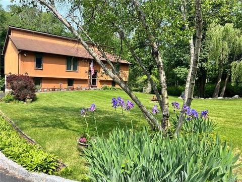 580 Westbrook Dr, Cortlandt, NY 10567