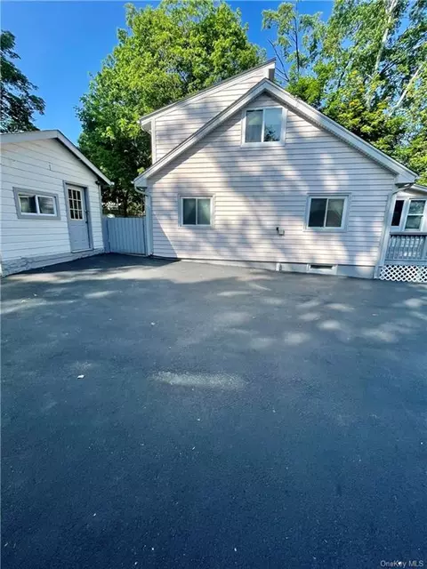 10 Hillcrest Dr, Greenwood Lake, NY 10925