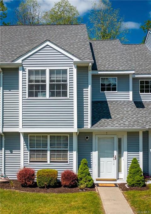 7 Evergreen Way, Pawling, NY 12564