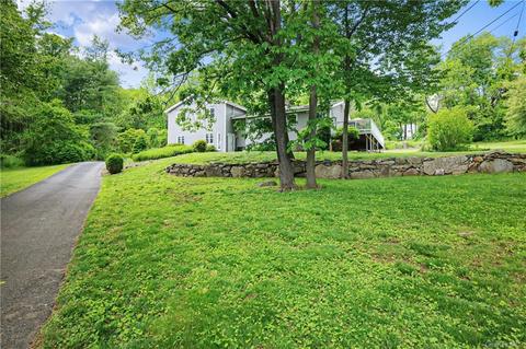 15 Finnerty Pl, Putnam Valley, NY 10579