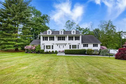 4 Apache Cir, Lewisboro, NY 10536