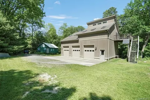 388 Sands Rd, Wallkill, NY 10941