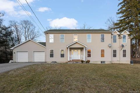 2 Gregory Ln, Central Valley, NY 10917