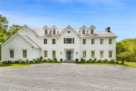 29 Threshing Rock Rd, Pound Ridge, NY 10576