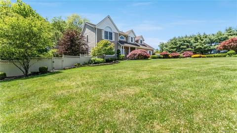 4 Topaz Ct, Ramapo, NY 10901