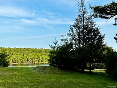 Airport Road, Highland, NY 12528