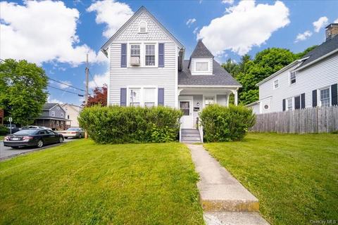 34 Oak St, Walden, NY 12586