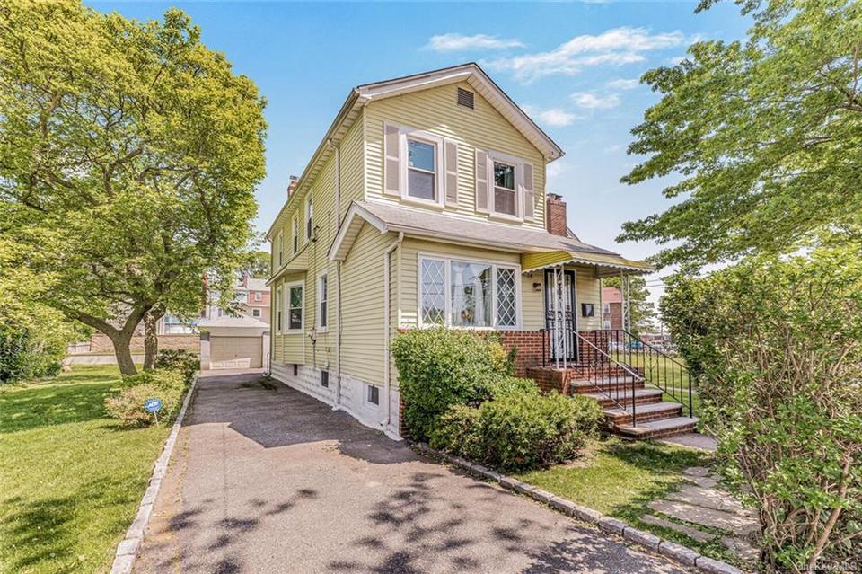 28 Glen Rd, Yonkers, NY 10704 27 Photos Movoto