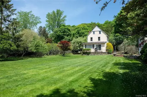 104 E Sunnyside Ln, Greenburgh, NY 10533