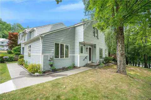23 Maple Hill Dr, Mahopac, NY 10541
