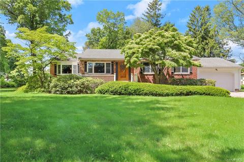 49 Lakespring Dr, Brewster, NY 10509