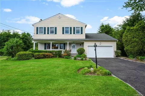 77 Pengilly Dr, New Rochelle, NY 10804