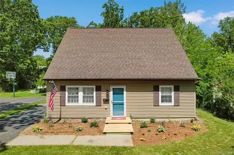 32 Maple St, Cornwall, NY 12518