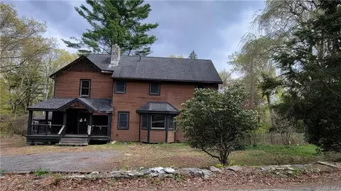 39 Cherry Ln, Stormville, NY 12582