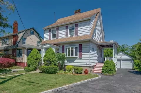 98 Overlook Rd, White Plains, NY 10605