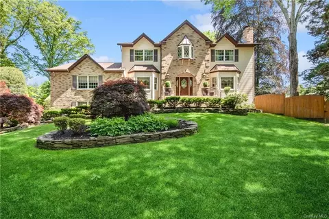 18 Croyden Ln, Clarkstown, NY 10956