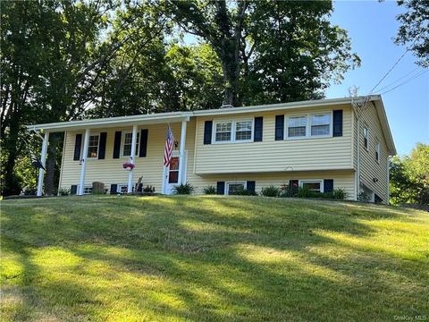 60 Peacock Cir, Washingtonville, NY 10992