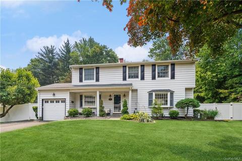 4 Ivy Ln, Clarkstown, NY 10956