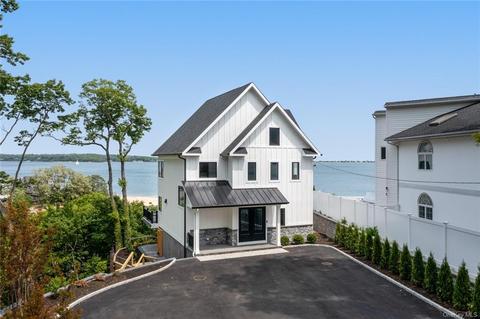 1228 Washington Dr, Centerport, NY 11721