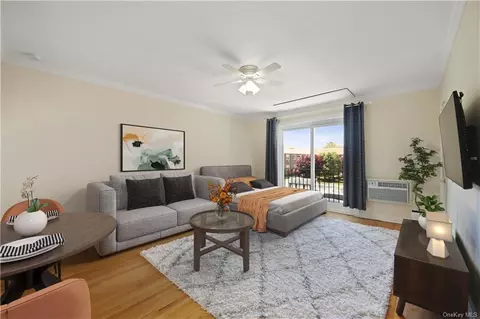 41 Vera St #D, Staten Island, NY 10305