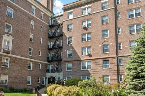 300 S Broadway #3-E, Greenburgh, NY 10591