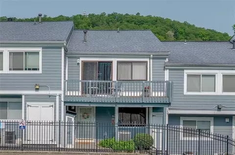 25 Barker St #309, Mount Kisco, NY 10549