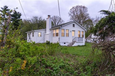 824 N Hillside Rd, Wappinger, NY 12590