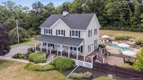 38 Pennings Ln, Warwick, NY 10990