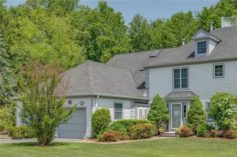 38 Brook Hills Cir, White Plains, NY 10605