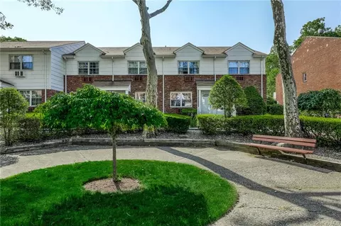 186 Parkside Dr #186, Ramapo, NY 10901