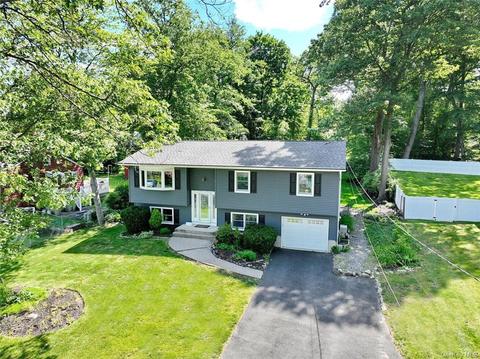 54 Sherwood Dr, Clarkstown, NY 10954