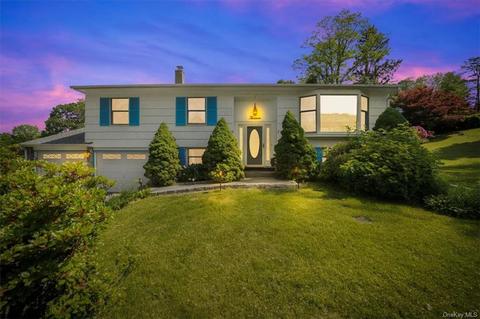 13 Sunrise Dr, Mahopac, NY 10541