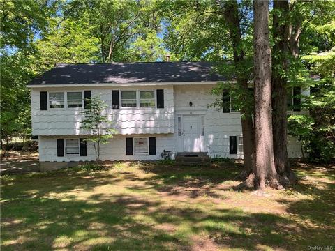 56 Dawn Ln, Ramapo, NY 10901
