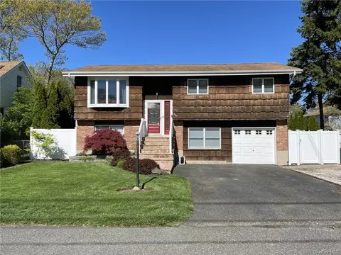409 Mccall Ave, West Islip, NY 11795