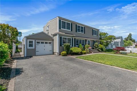 2258 6th St, East Meadow, NY 11554