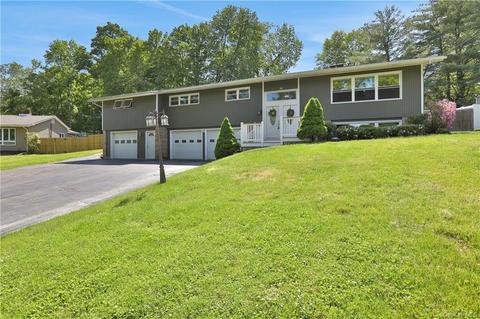 36 Old Farms Rd, Poughkeepsie, NY 12603
