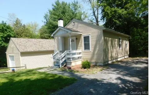 12 Rock Cut Ln, Pleasant Valley, NY 12569