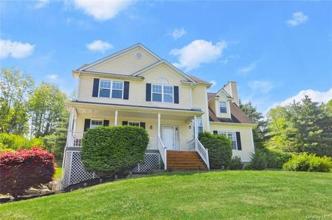 15 Orchard Dr, Beekman, NY 12570