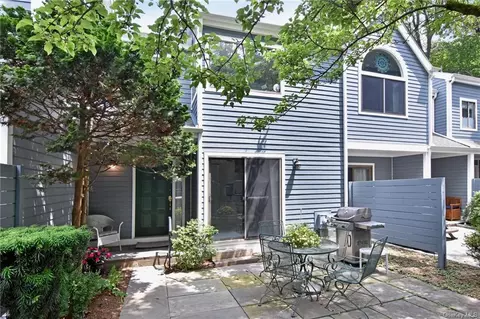 118 Valleyview Rd, Greenburgh, NY 10533