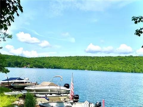 30 Cold Spring Rd, Putnam Valley, NY 10579