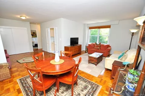 281 Garth Rd #A6L, Scarsdale, NY 10583